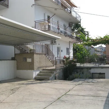 Lela Trogir