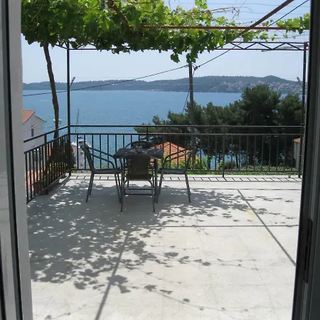 Lela Apartment *