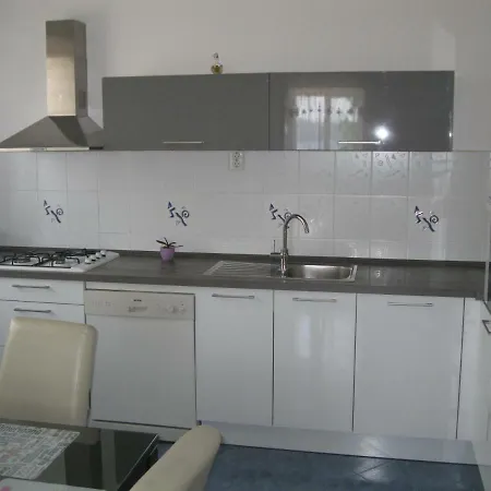 Lela Apartment *
