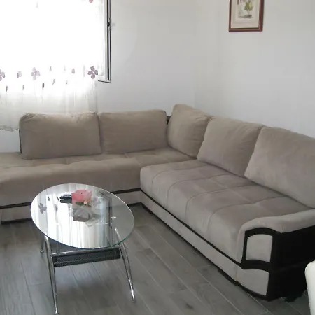 Lela Apartment *